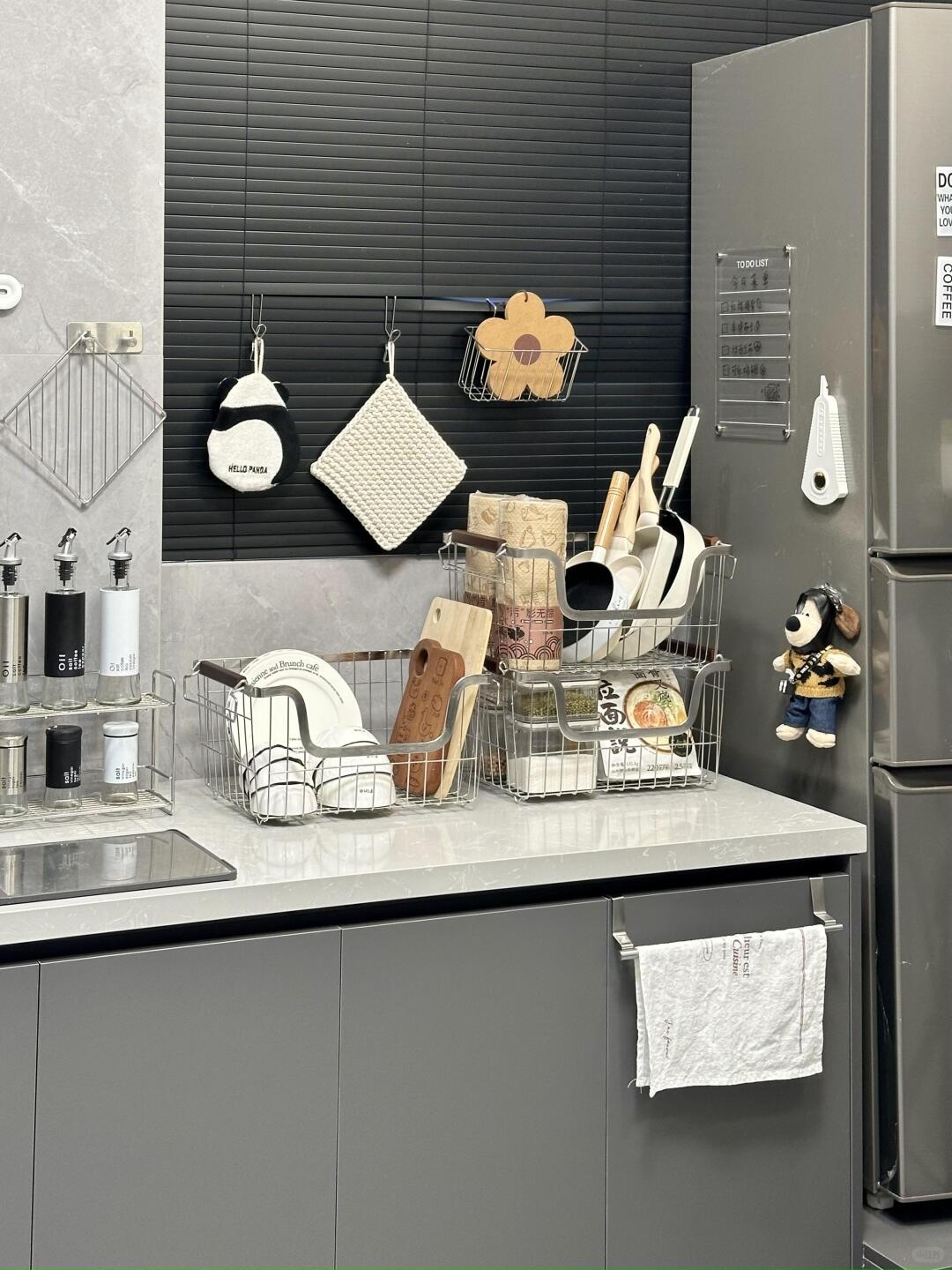 小規模アパートの必需品！耐荷重性と耐久性に優れた壁に取り付けられた金属棚を選択するにはどうすればよいですか?